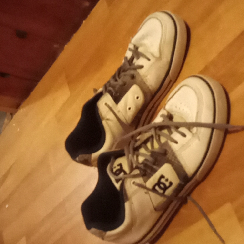 Worn Mens dc shoes size 8.5 - Picture 2 of 2